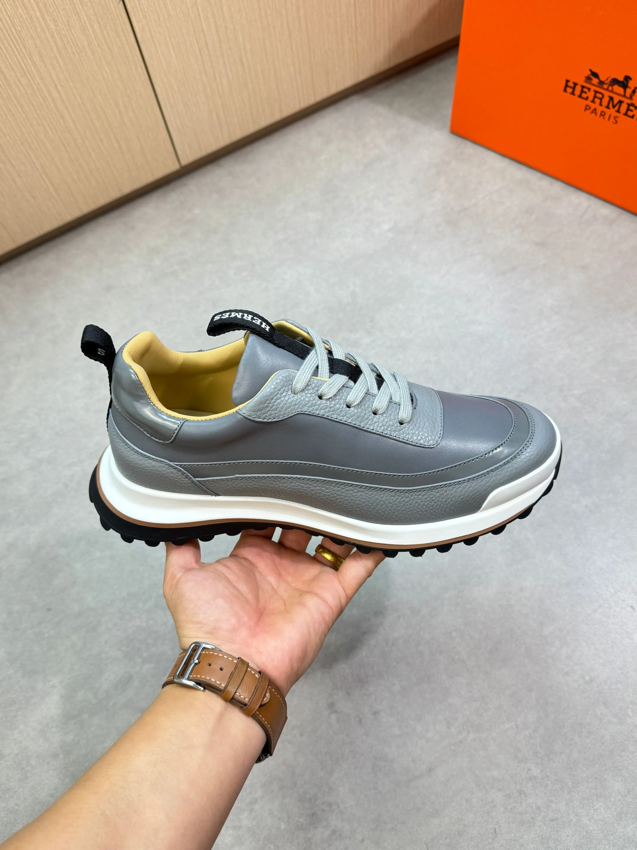 Men's shoes 💰800 [HERMES] Hermès - High-end quality original order·Casual sports shoes - Upper: 🔝 pebbled calfskin, Nappa calfskin, shoe body sewn with contrasting edge color, tongue, heel, brand logo webbing - Inner: water-dyed cowhide - Outsole: ultra-light T men's shoes 💰R·Rubber; two-color molded outsole -Ultra-high quality control·Fine workmanship: highlighted (high-end·nobility·grade) -Size: 39-44 (38, 45, can be customized)·H0118